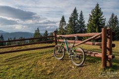 Poranek przy bacówce na Krawcowym Wierchu