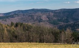 Widok spod chatki na Potrójnej na wschód