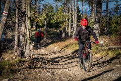 Na czerwonym szlaku na Mędralową