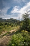 Przede mną Beskid Krzyżowski. Za nim miałam odbić, by ominąć Jaworzynę, która nie jest dla mnie w całości wjeżdżalna, ale w końcu pojechałam granicą aż na Głuchaczki.