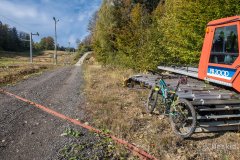 Podjazd (miejscami 30%) obok wyciągu w Ciścu