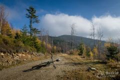 Szutrowy podjazd z Węgierskiej Górki pod Glinne