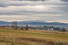 Widok znad Łodygowic, na czerwonym szlaku na Czupel