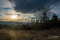 Przy ruinach schroniska pomiędzy Czuplem a Magurką Wilkowicką