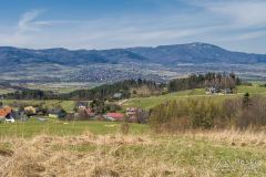 Na podjeździe znad Trzebini na Wójtowski Wierch