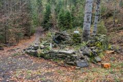 Kamienny szałas pomiędzy Przełęczą Przysłop Cisowy a Kiczerą