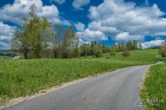 Początek podjazdu ul. Dworską w Łękawicy